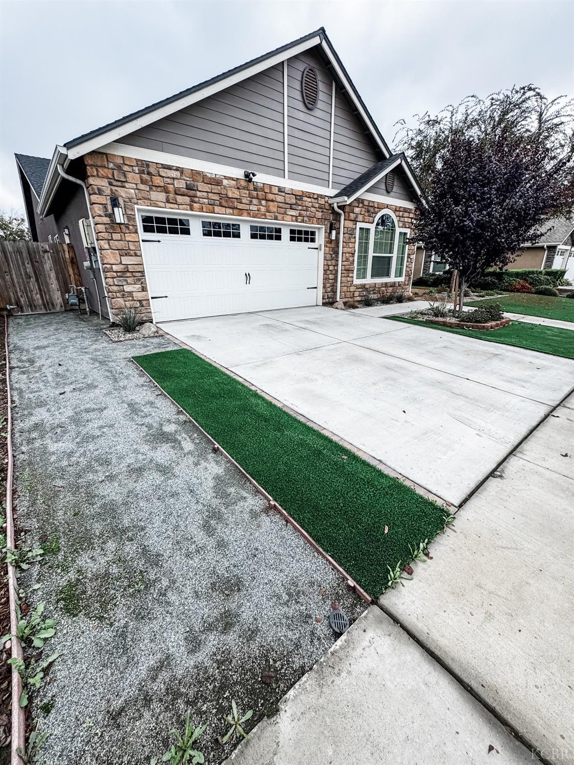 2025 Madeline Dr, Hanford, CA 93230