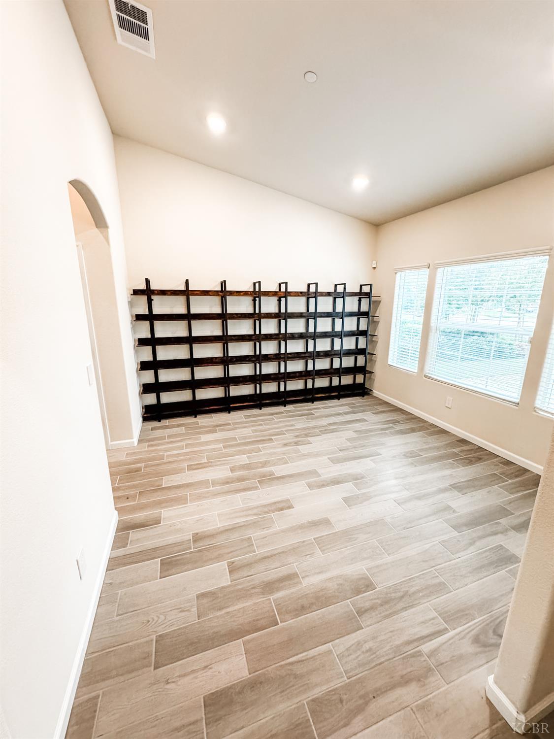 2025 Madeline Dr, Hanford, CA 93230