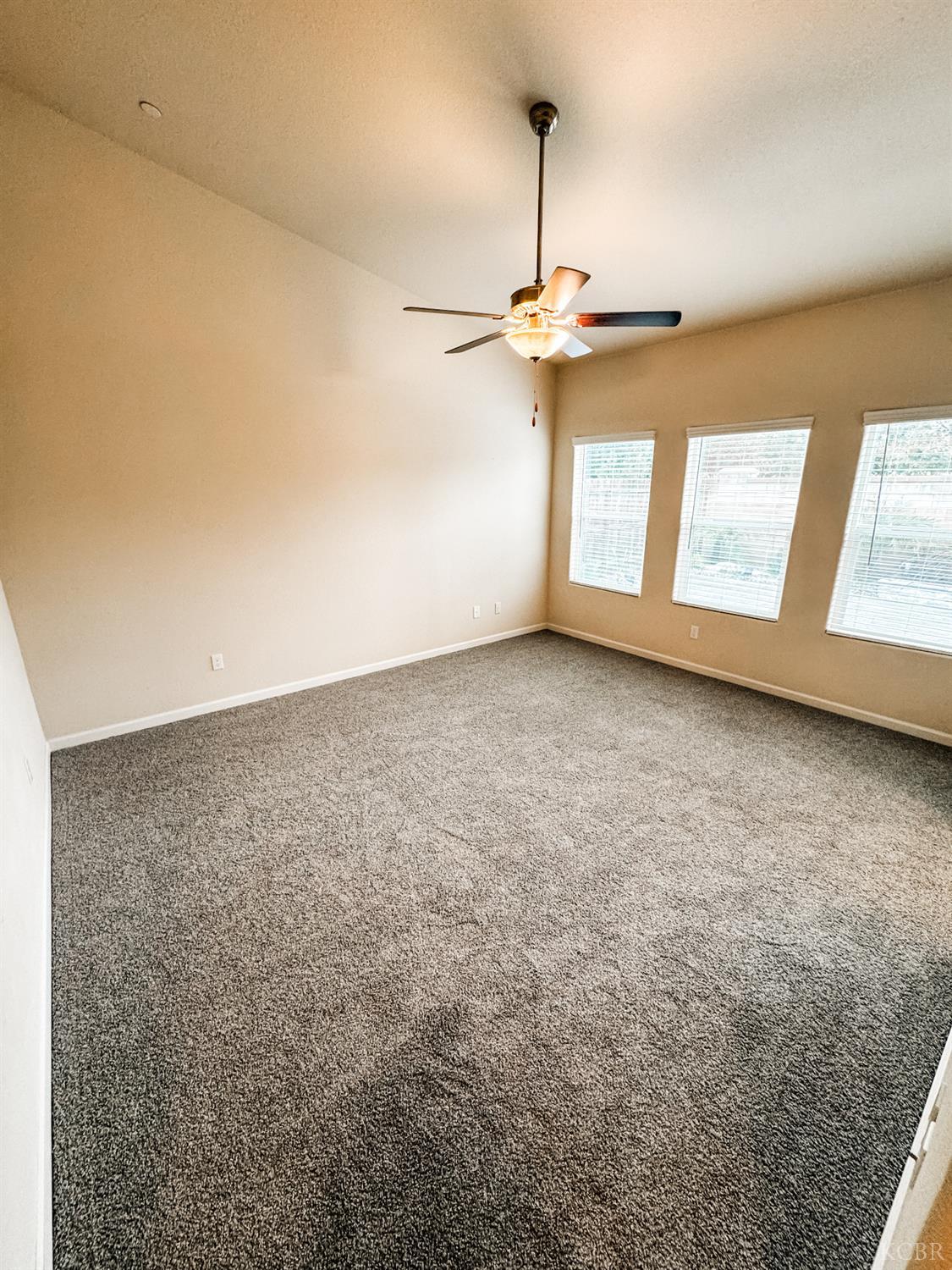 2025 Madeline Dr, Hanford, CA 93230