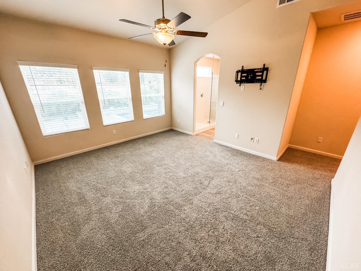 2025 Madeline Dr, Hanford, CA 93230