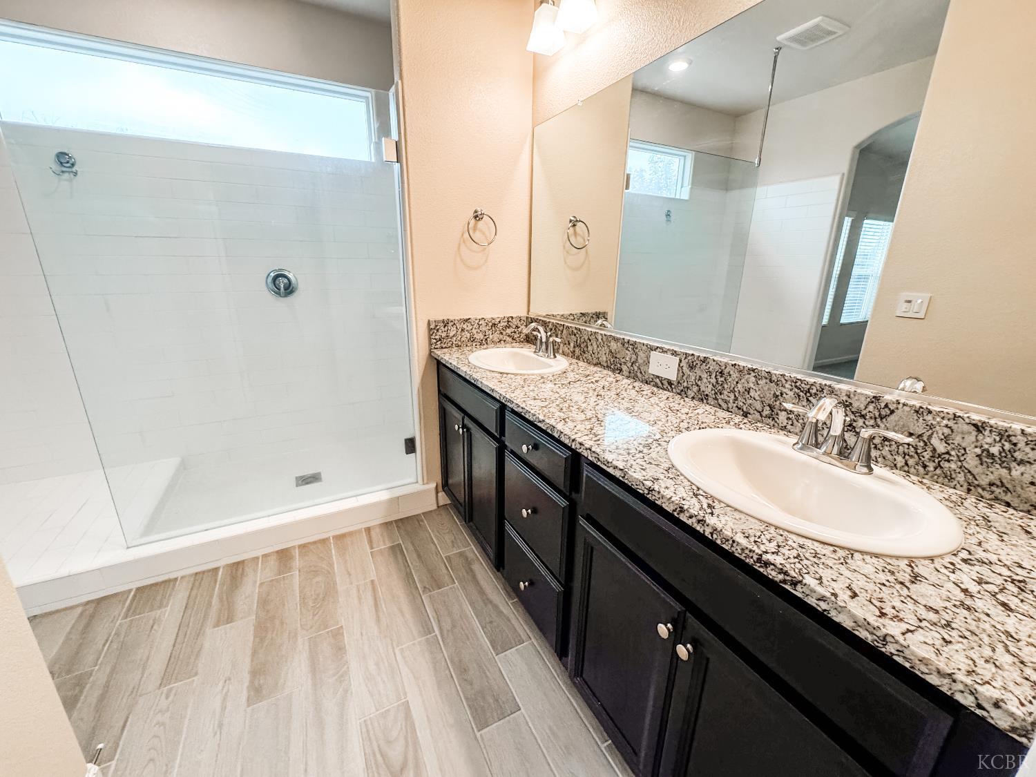 2025 Madeline Dr, Hanford, CA 93230