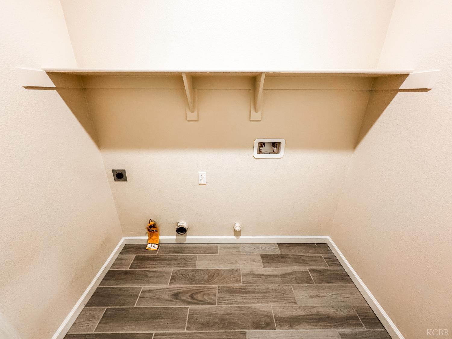 2025 Madeline Dr, Hanford, CA 93230