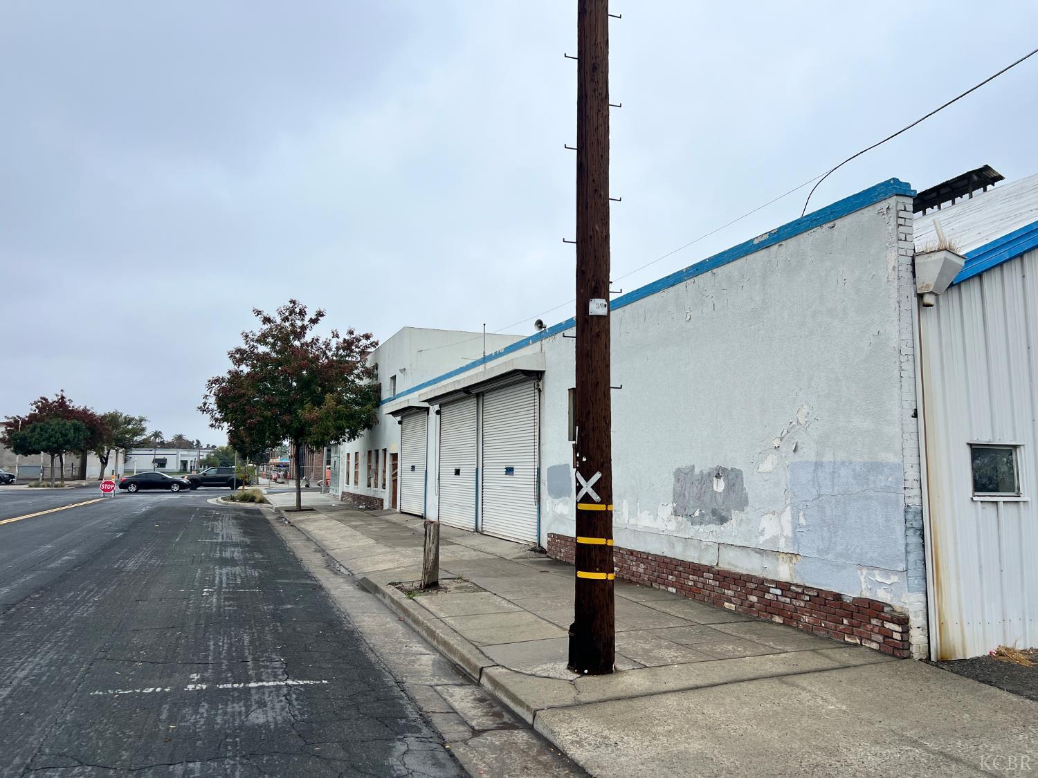 203 E 7th St, Hanford, CA 93230