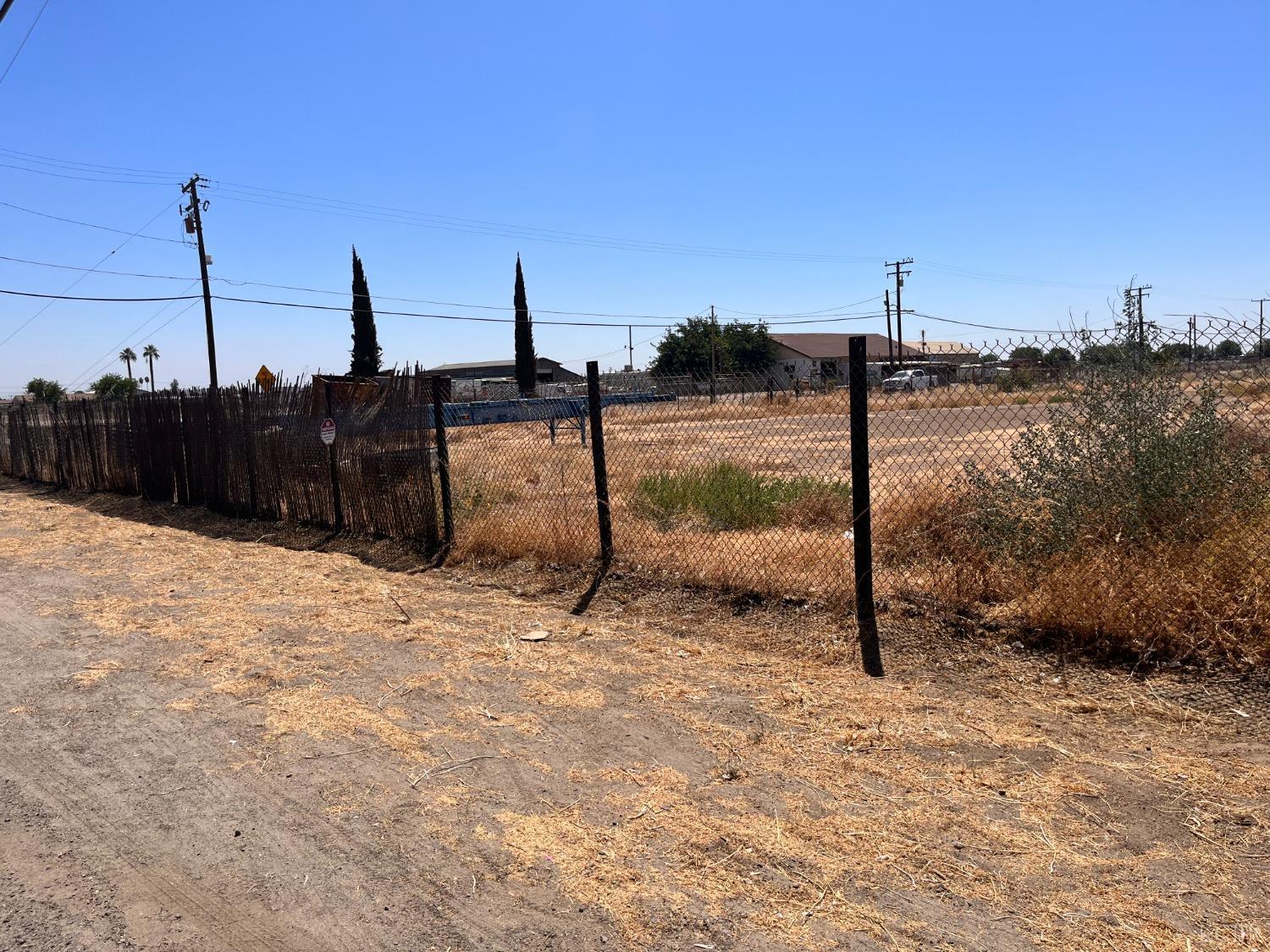 2 E Lacey Blvd, Hanford, CA 93230