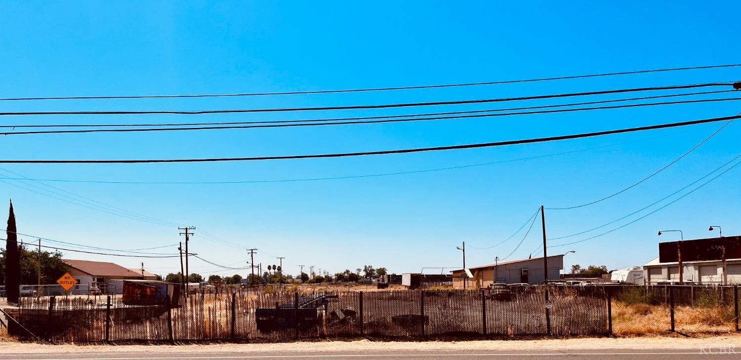2 E Lacey Blvd, Hanford, CA 93230