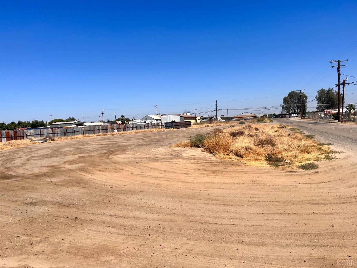 2 E Lacey Blvd, Hanford, CA 93230