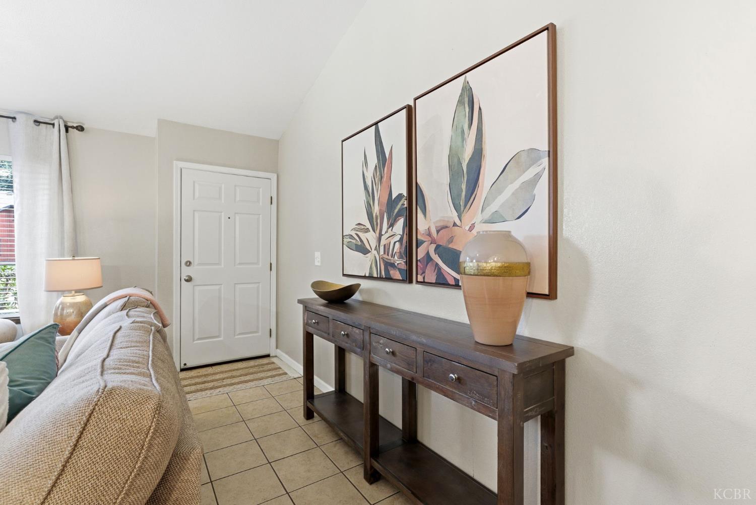 922 E Oakridge Ave, Visalia, CA 93292