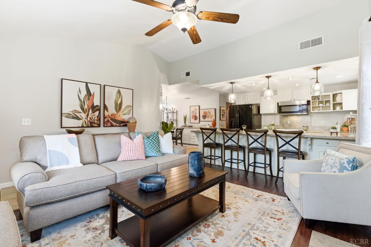 922 E Oakridge Ave, Visalia, CA 93292