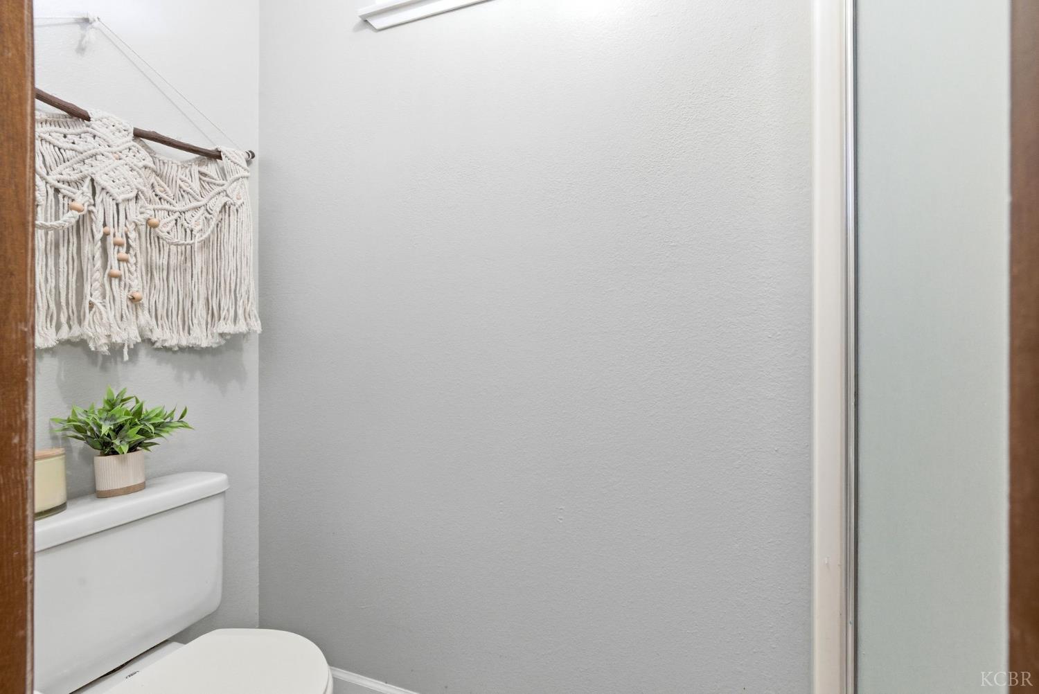 922 E Oakridge Ave, Visalia, CA 93292