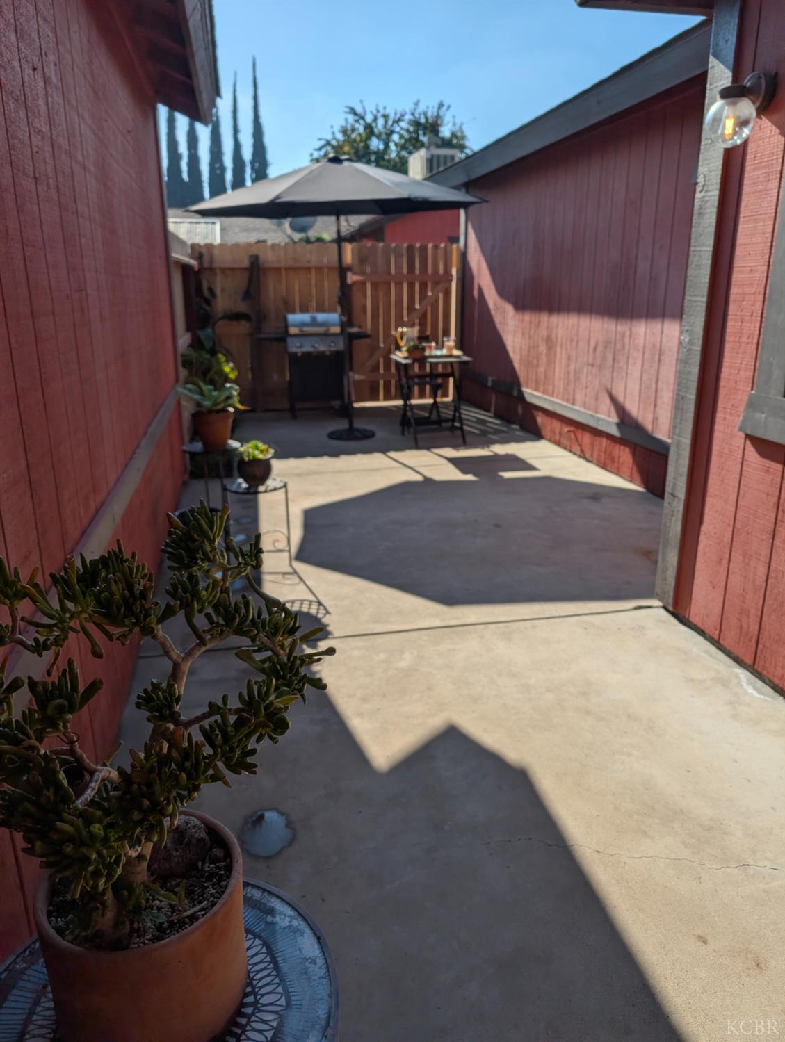 922 E Oakridge Ave, Visalia, CA 93292