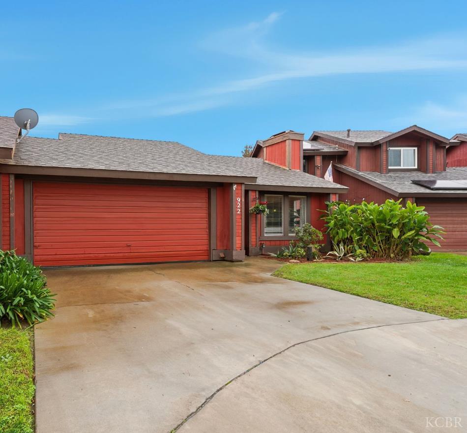 922 E Oakridge Ave, Visalia, CA 93292