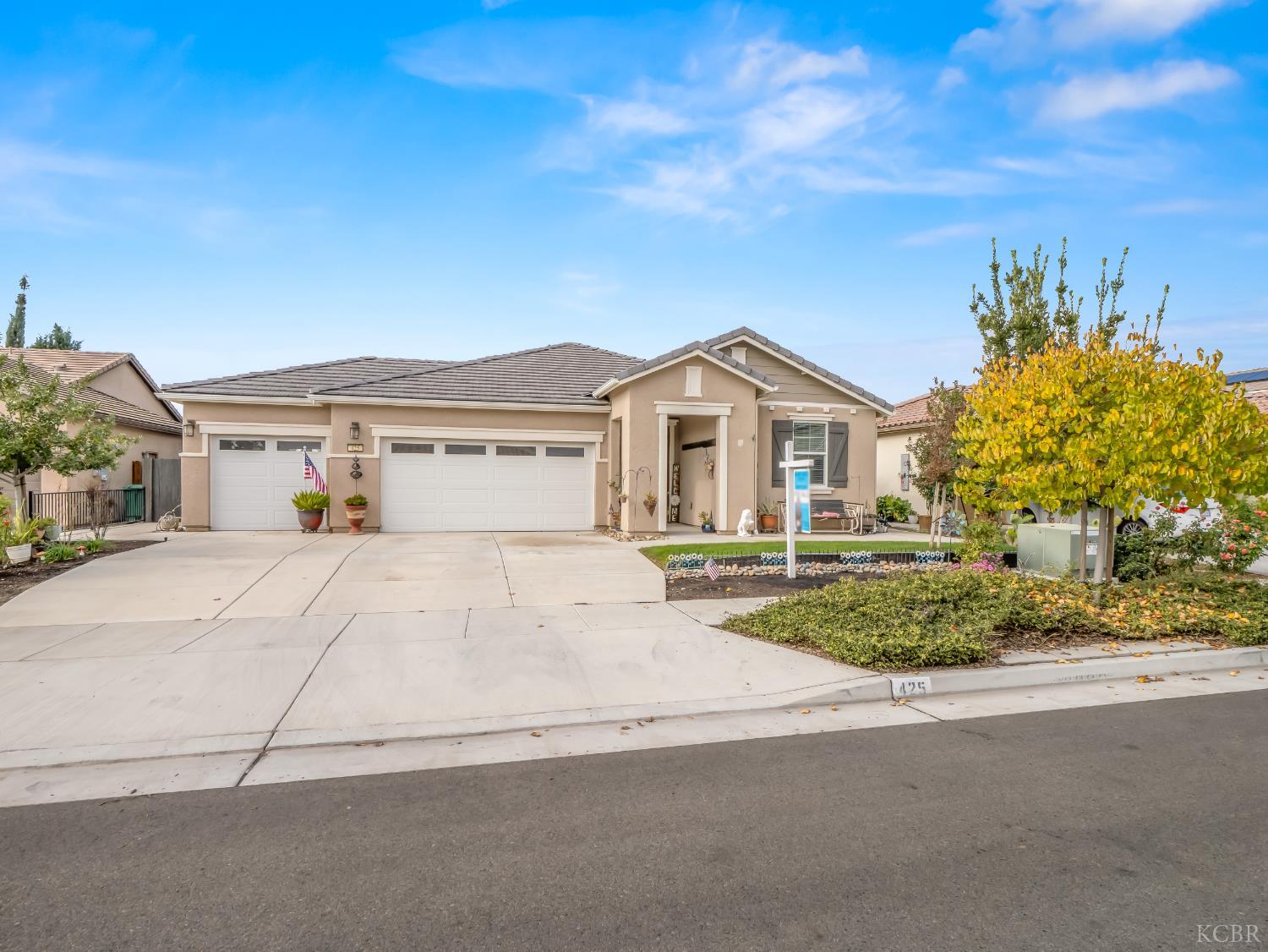 425 Karen Ave, Kerman, CA 93630