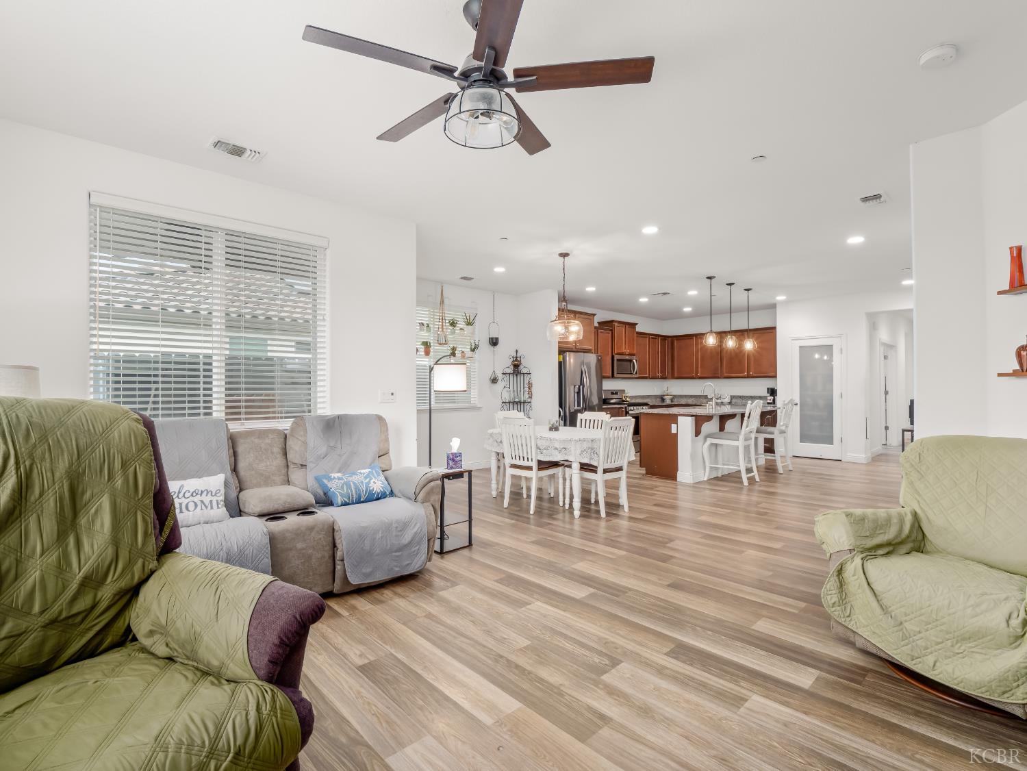 425 Karen Ave, Kerman, CA 93630