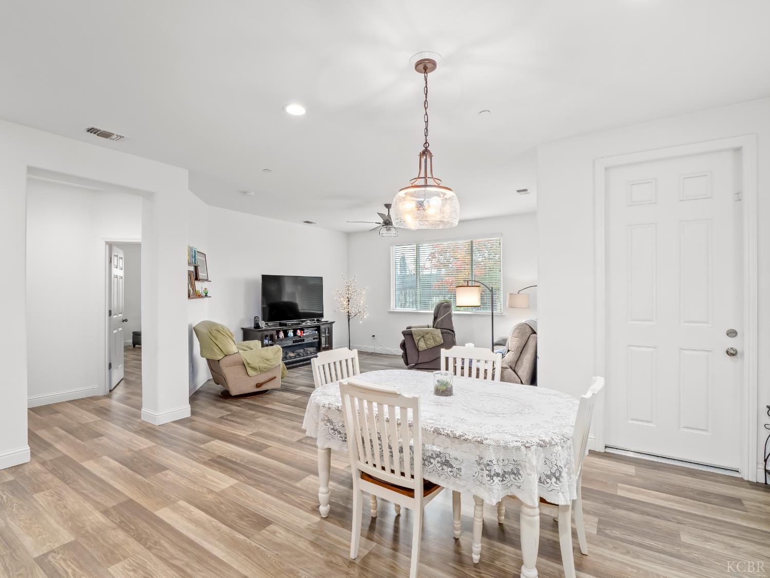 425 Karen Ave, Kerman, CA 93630