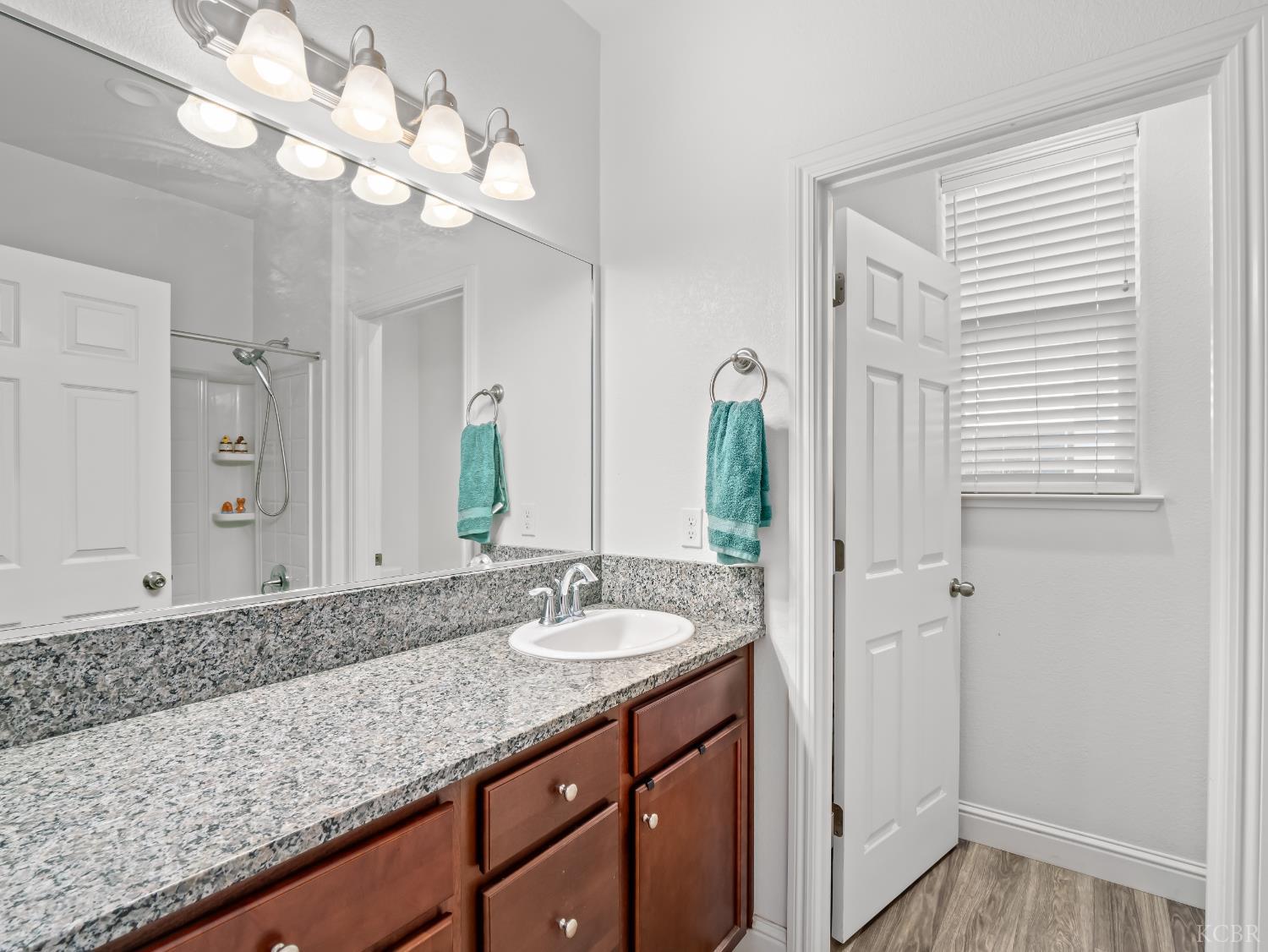 425 Karen Ave, Kerman, CA 93630