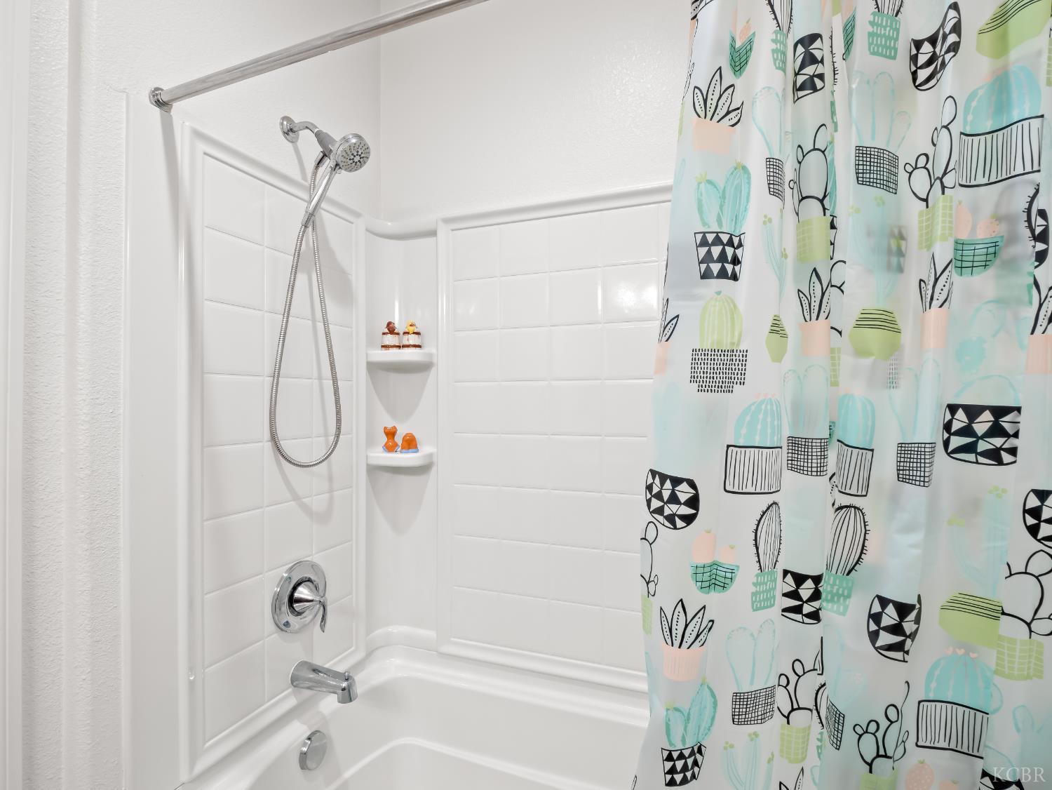 425 Karen Ave, Kerman, CA 93630