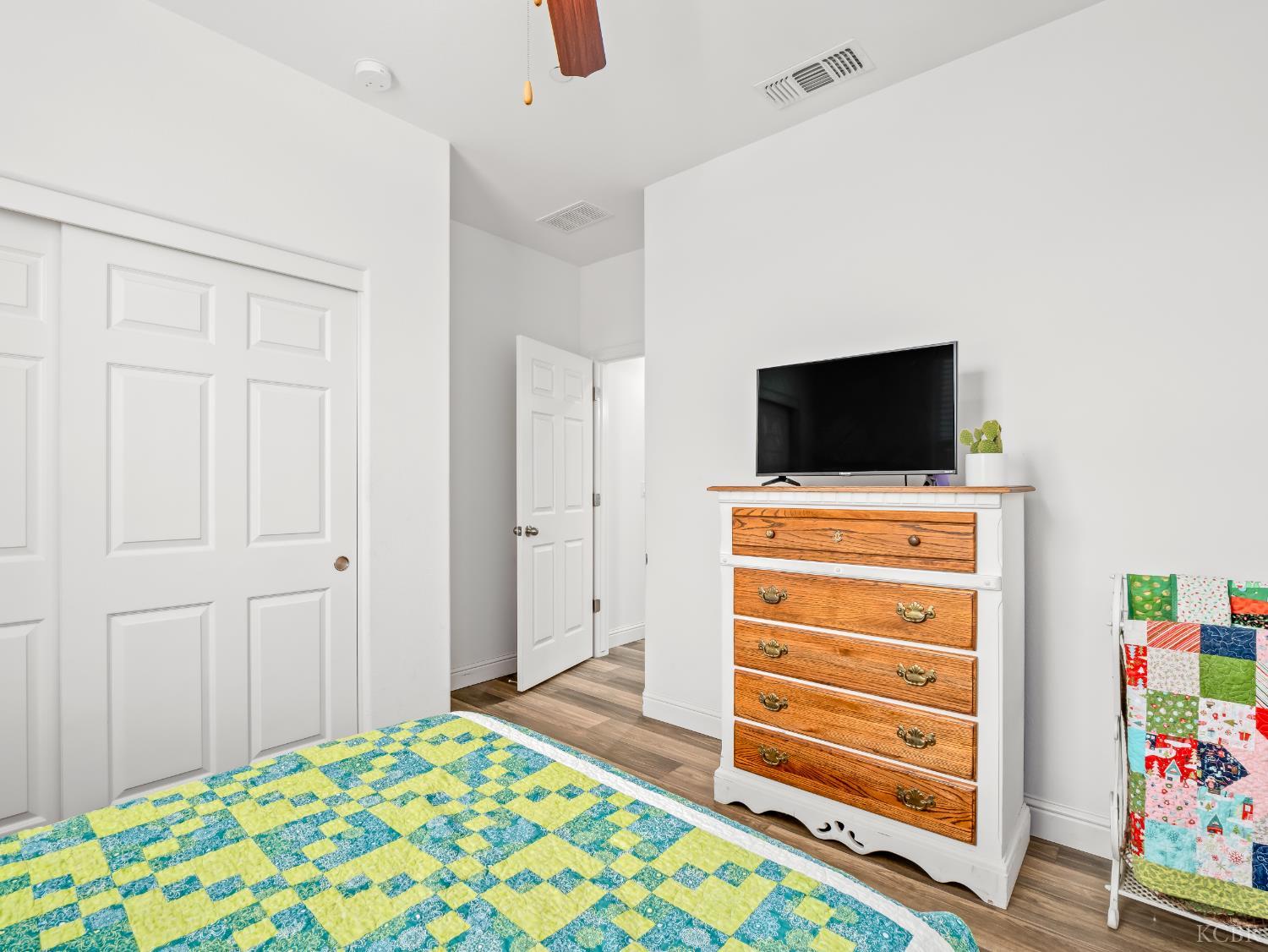 425 Karen Ave, Kerman, CA 93630