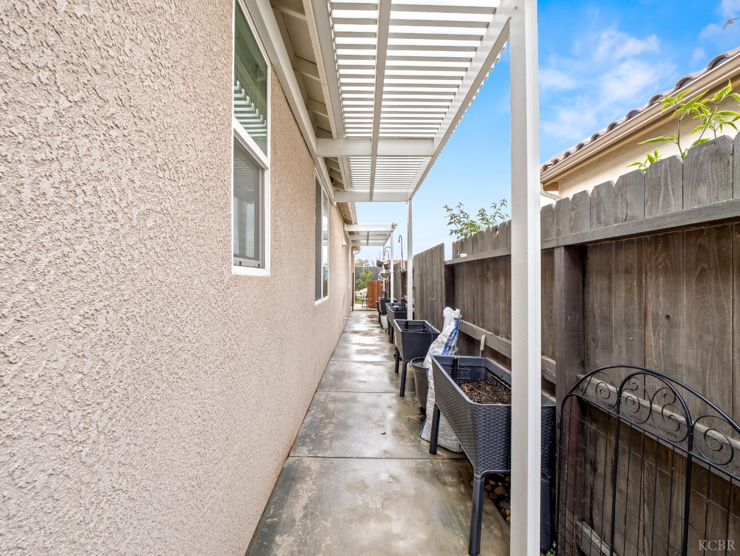 425 Karen Ave, Kerman, CA 93630