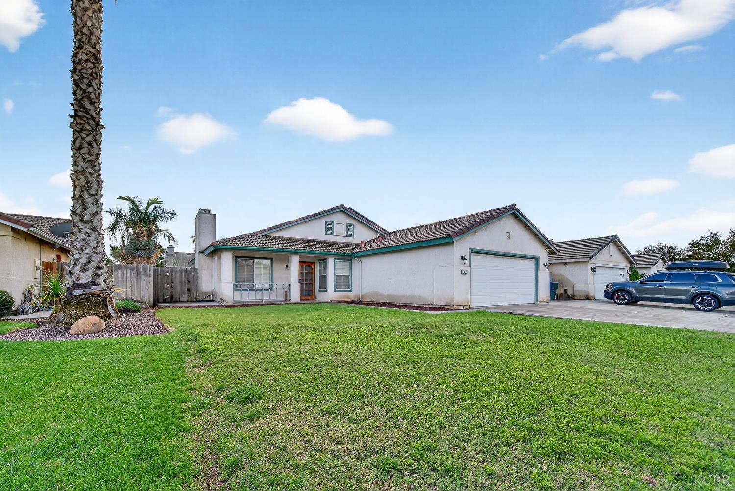 907 E Palm Dr, Hanford, CA 93230