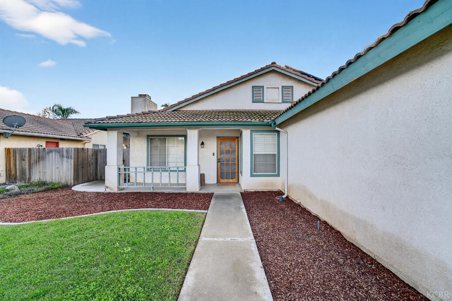 907 E Palm Dr, Hanford, CA 93230