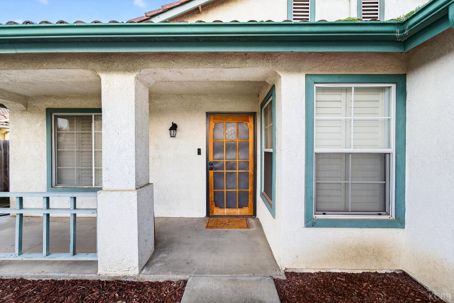 907 E Palm Dr, Hanford, CA 93230