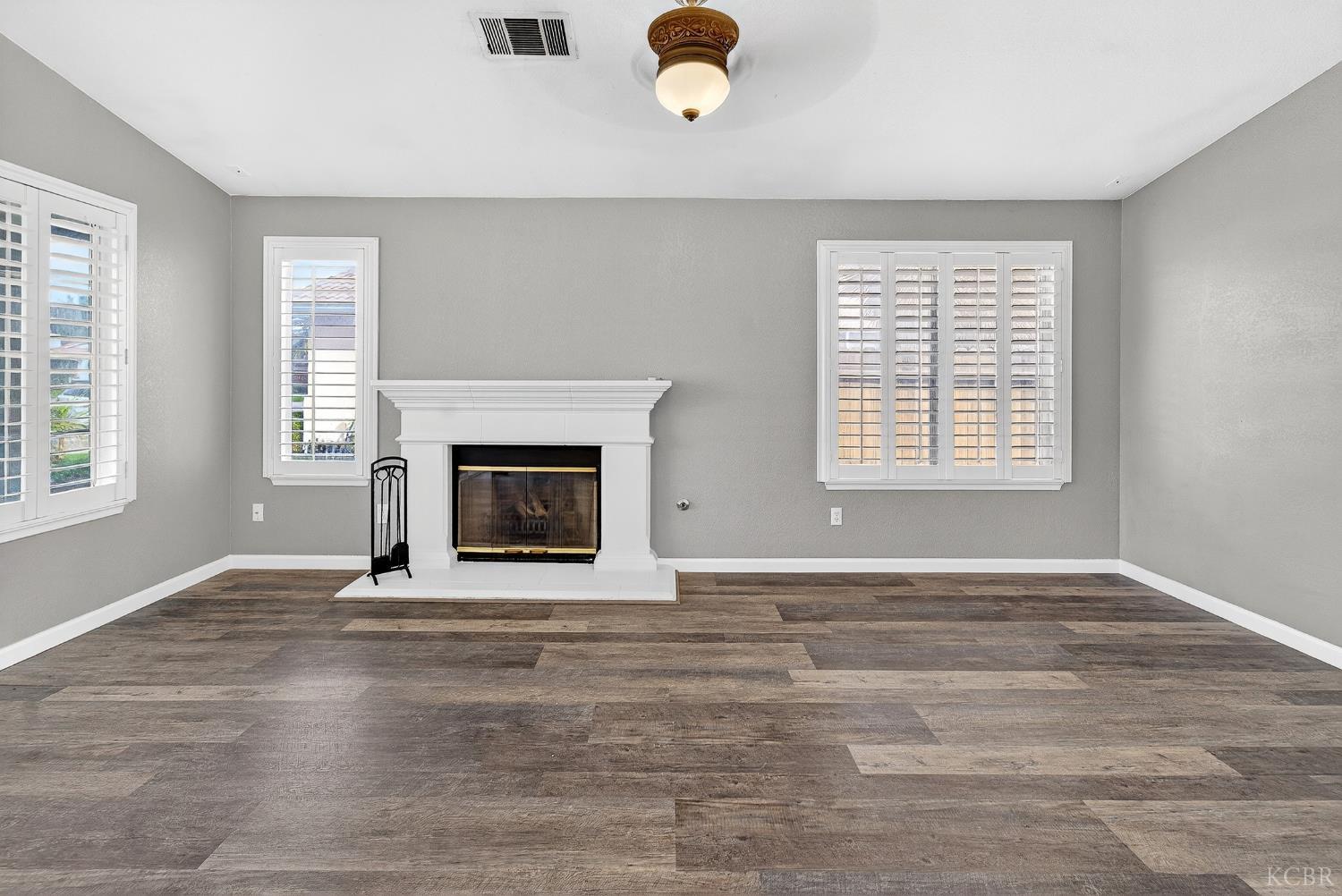 907 E Palm Dr, Hanford, CA 93230