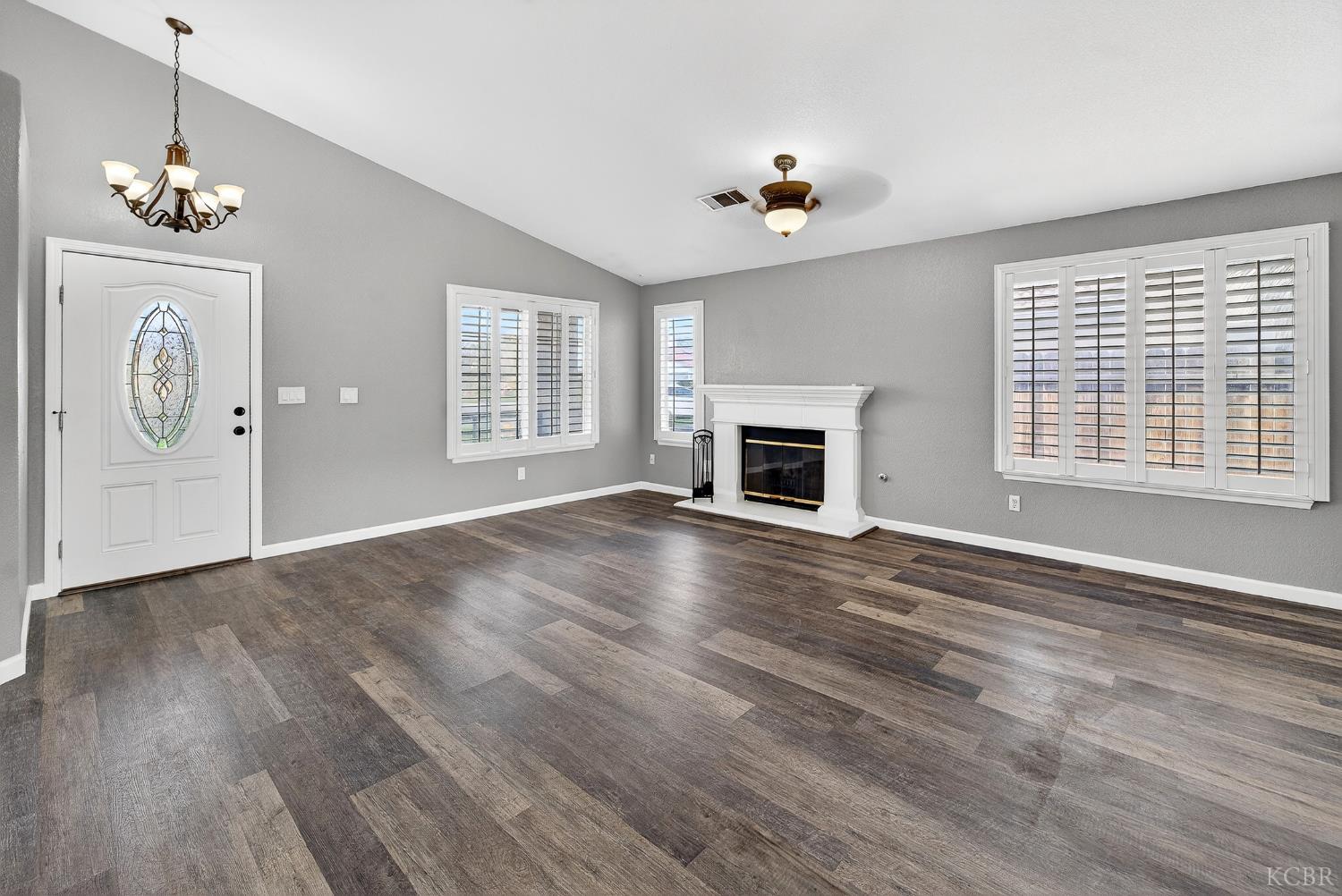 907 E Palm Dr, Hanford, CA 93230