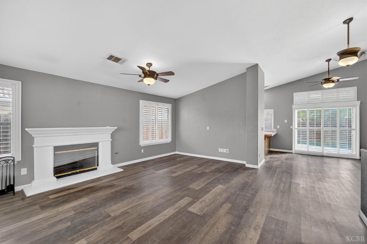 907 E Palm Dr, Hanford, CA 93230