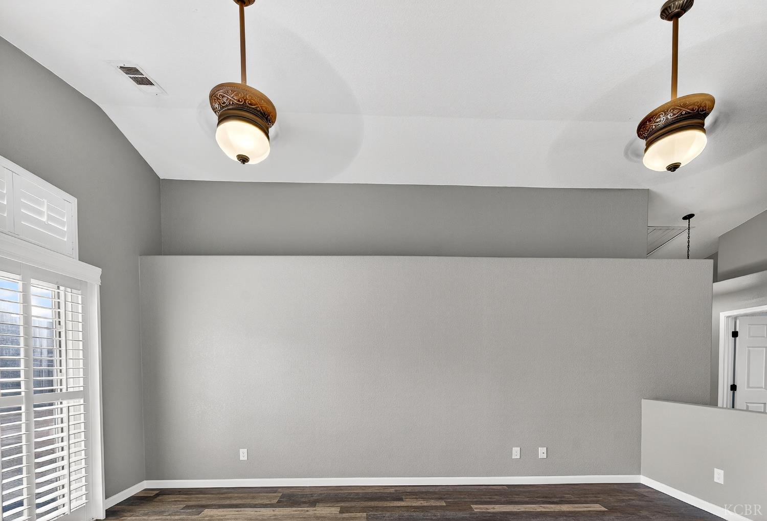 907 E Palm Dr, Hanford, CA 93230