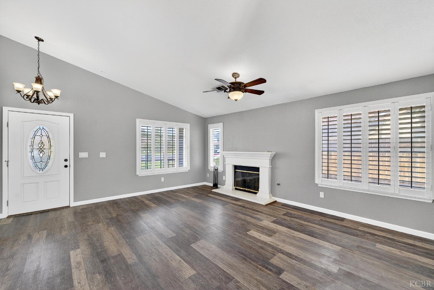 907 E Palm Dr, Hanford, CA 93230