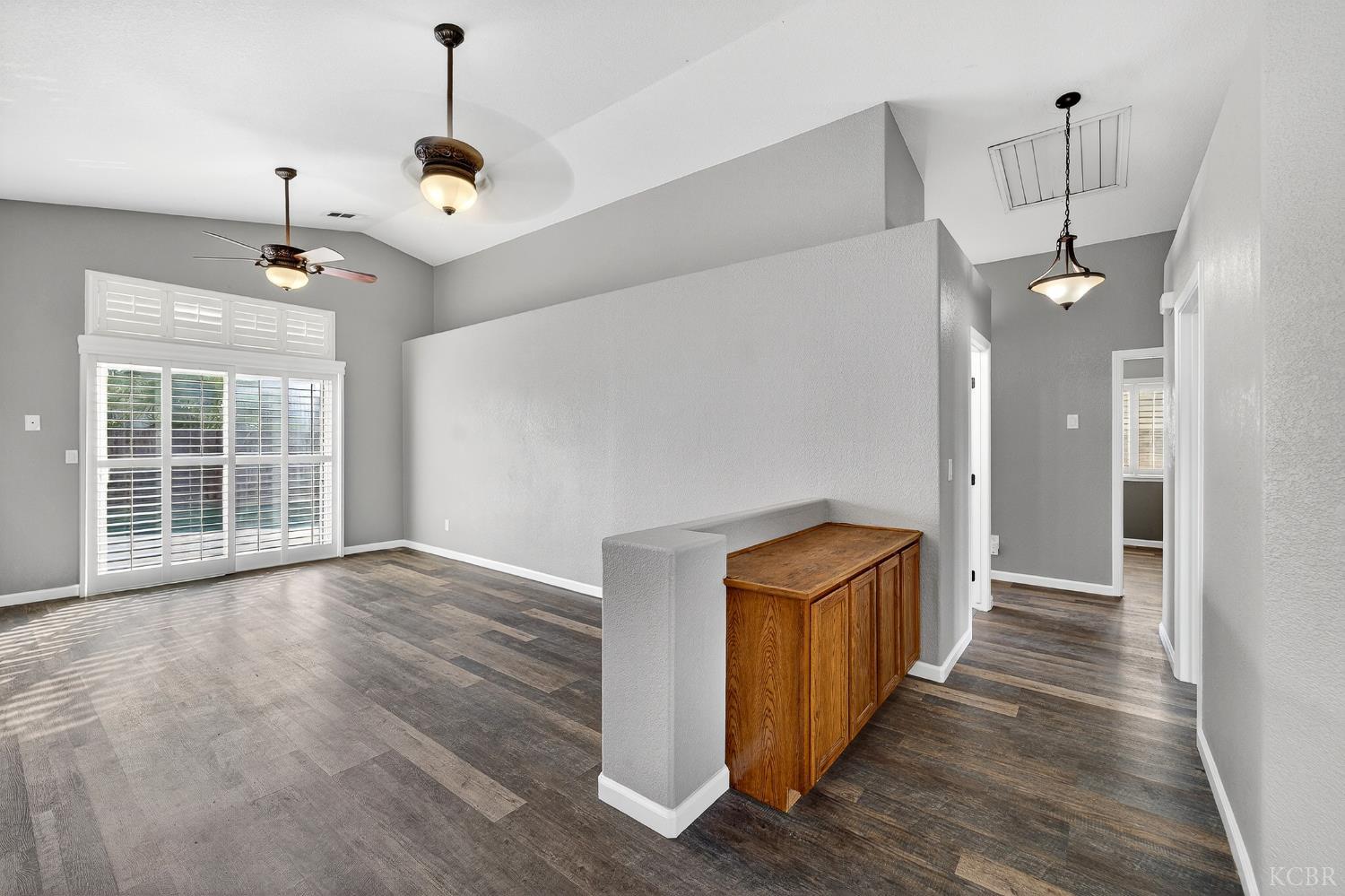 907 E Palm Dr, Hanford, CA 93230