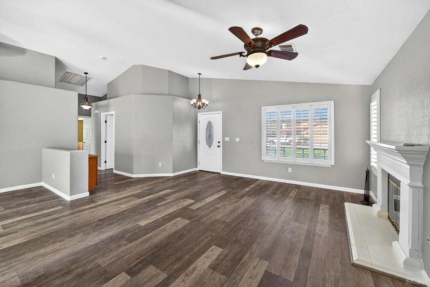 907 E Palm Dr, Hanford, CA 93230