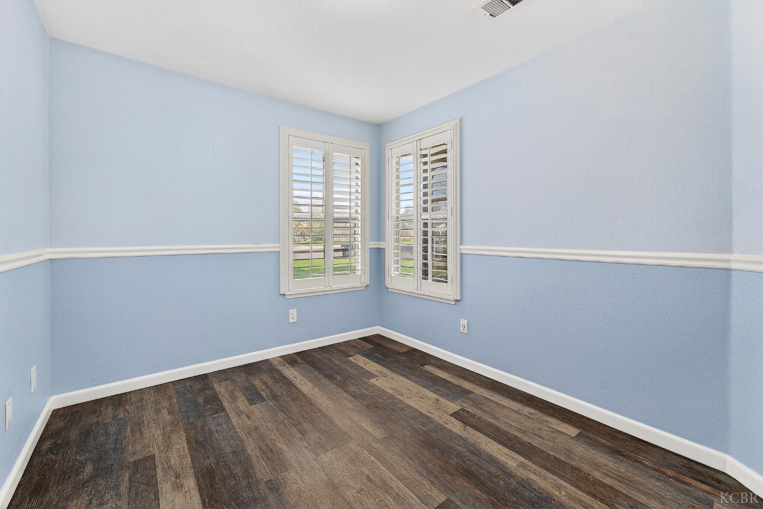 907 E Palm Dr, Hanford, CA 93230