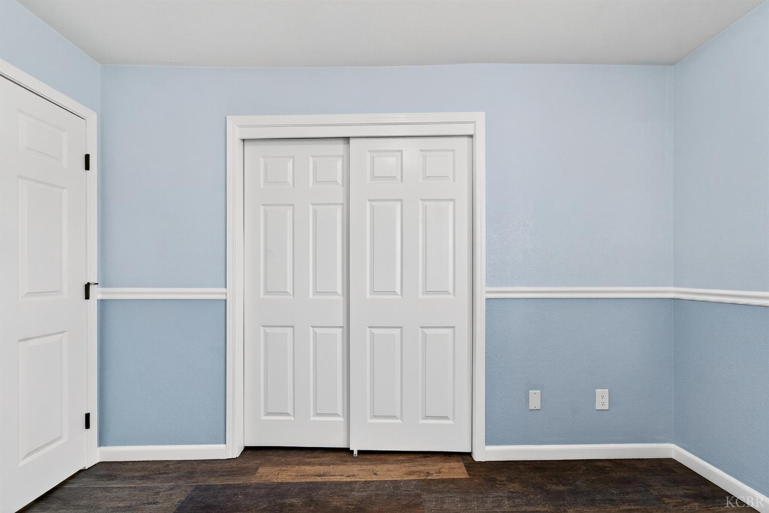 907 E Palm Dr, Hanford, CA 93230