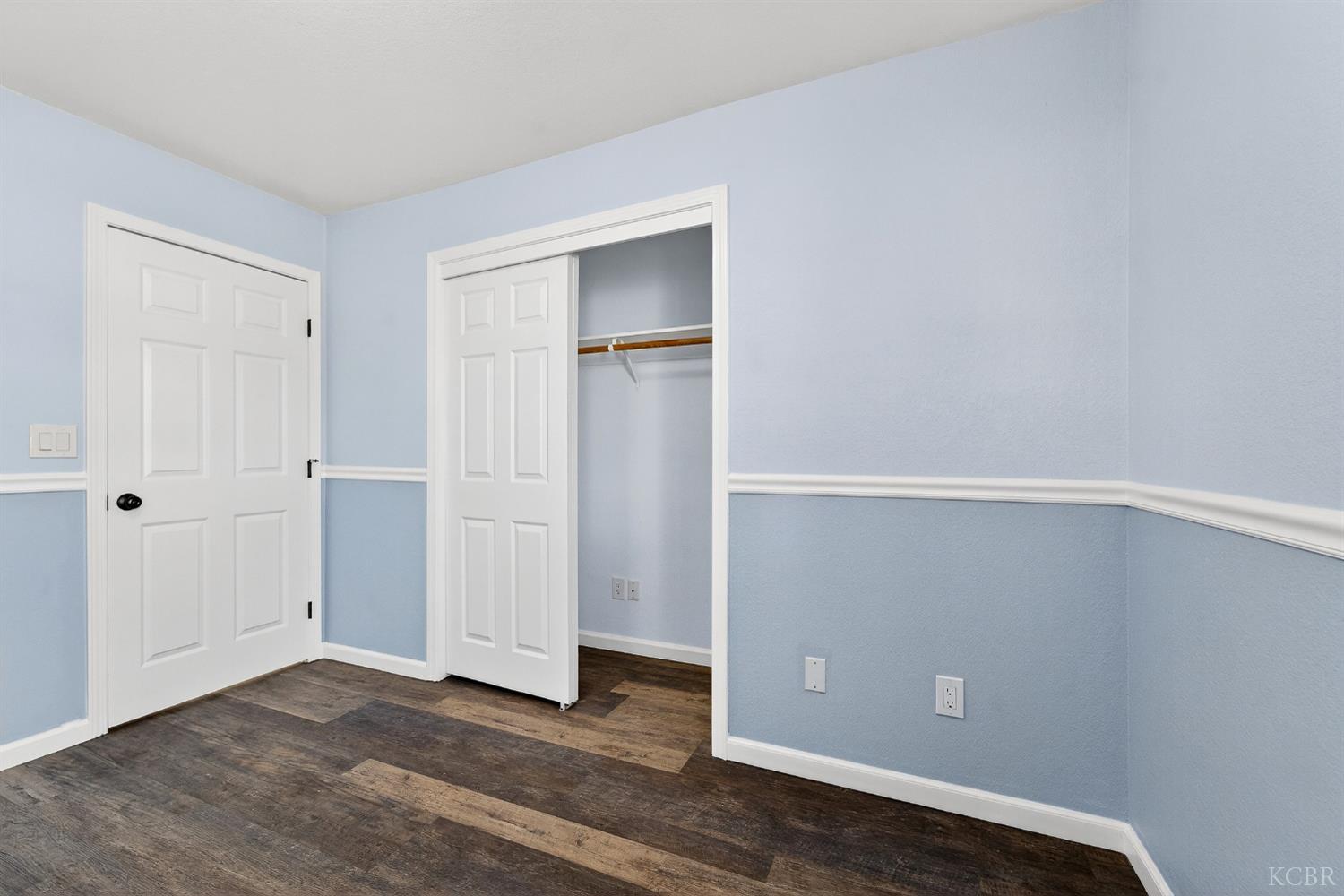 907 E Palm Dr, Hanford, CA 93230