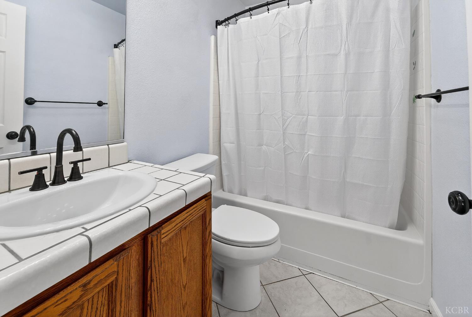 907 E Palm Dr, Hanford, CA 93230