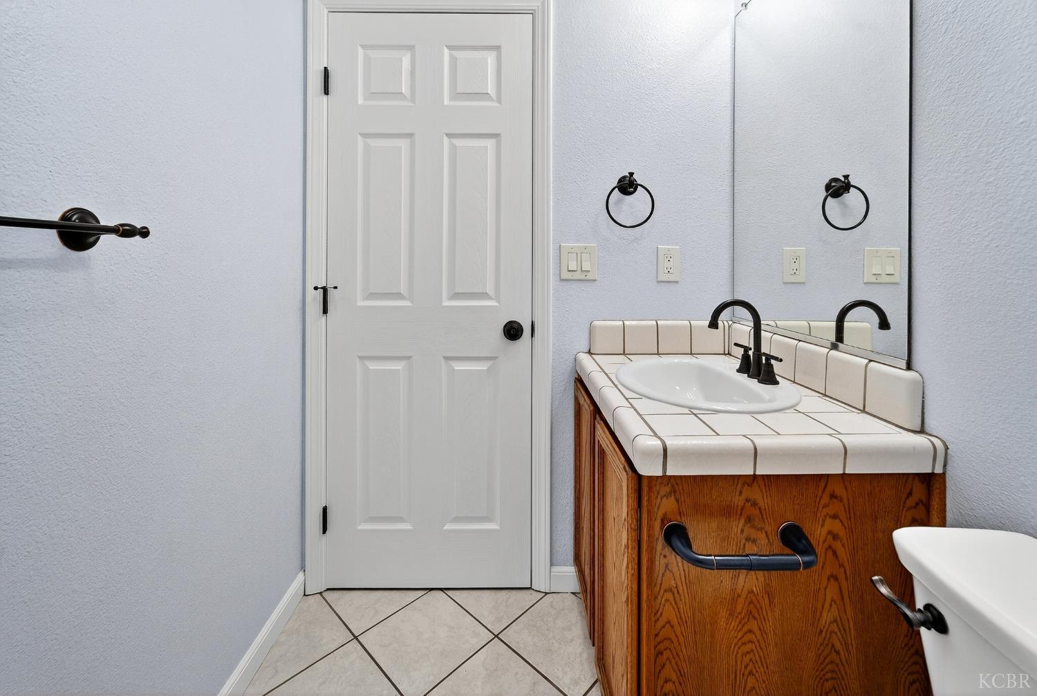 907 E Palm Dr, Hanford, CA 93230