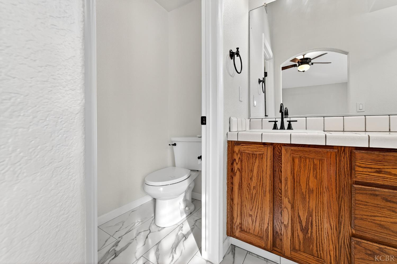 907 E Palm Dr, Hanford, CA 93230