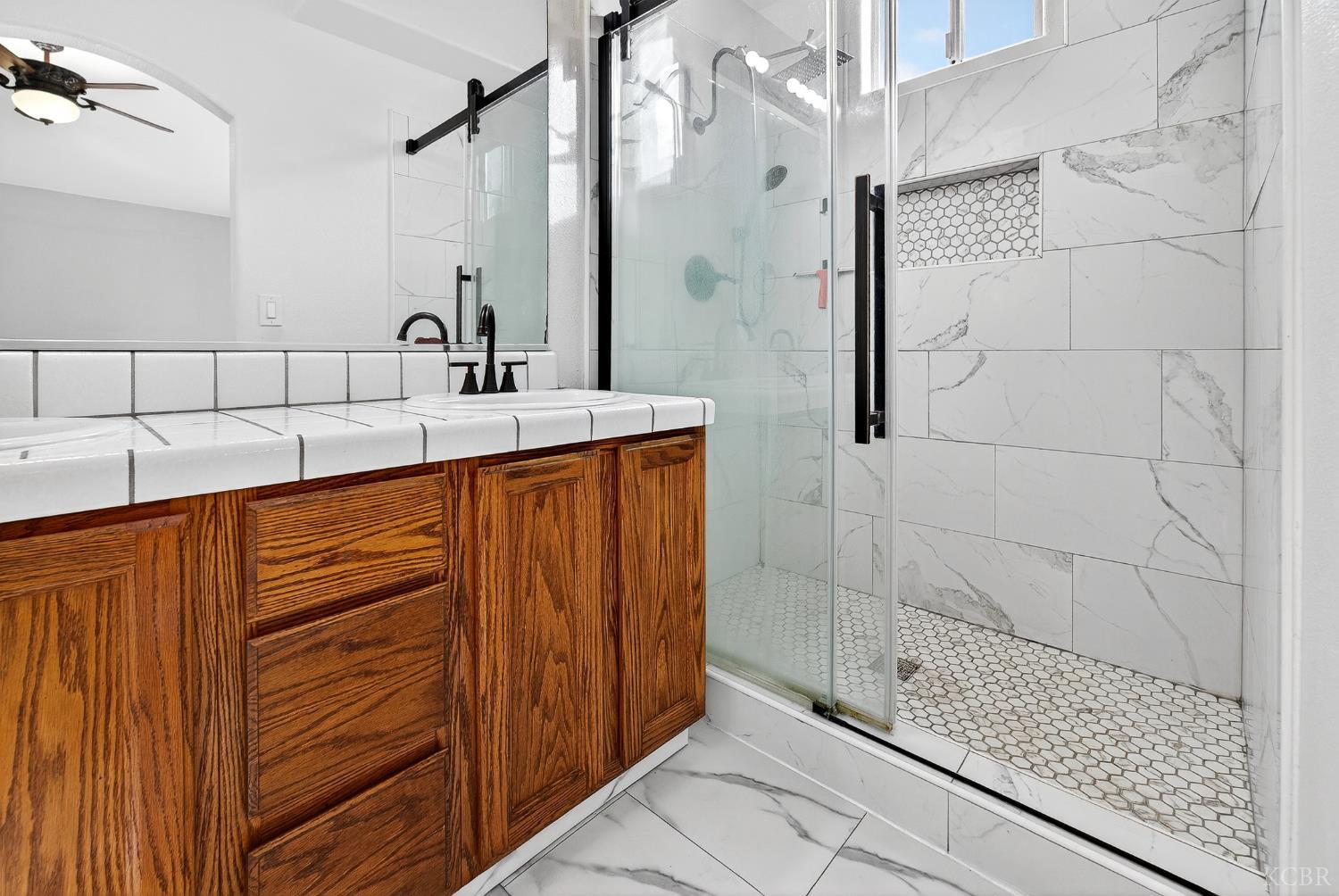 907 E Palm Dr, Hanford, CA 93230