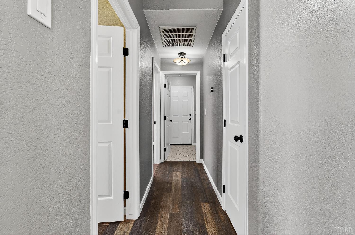 907 E Palm Dr, Hanford, CA 93230