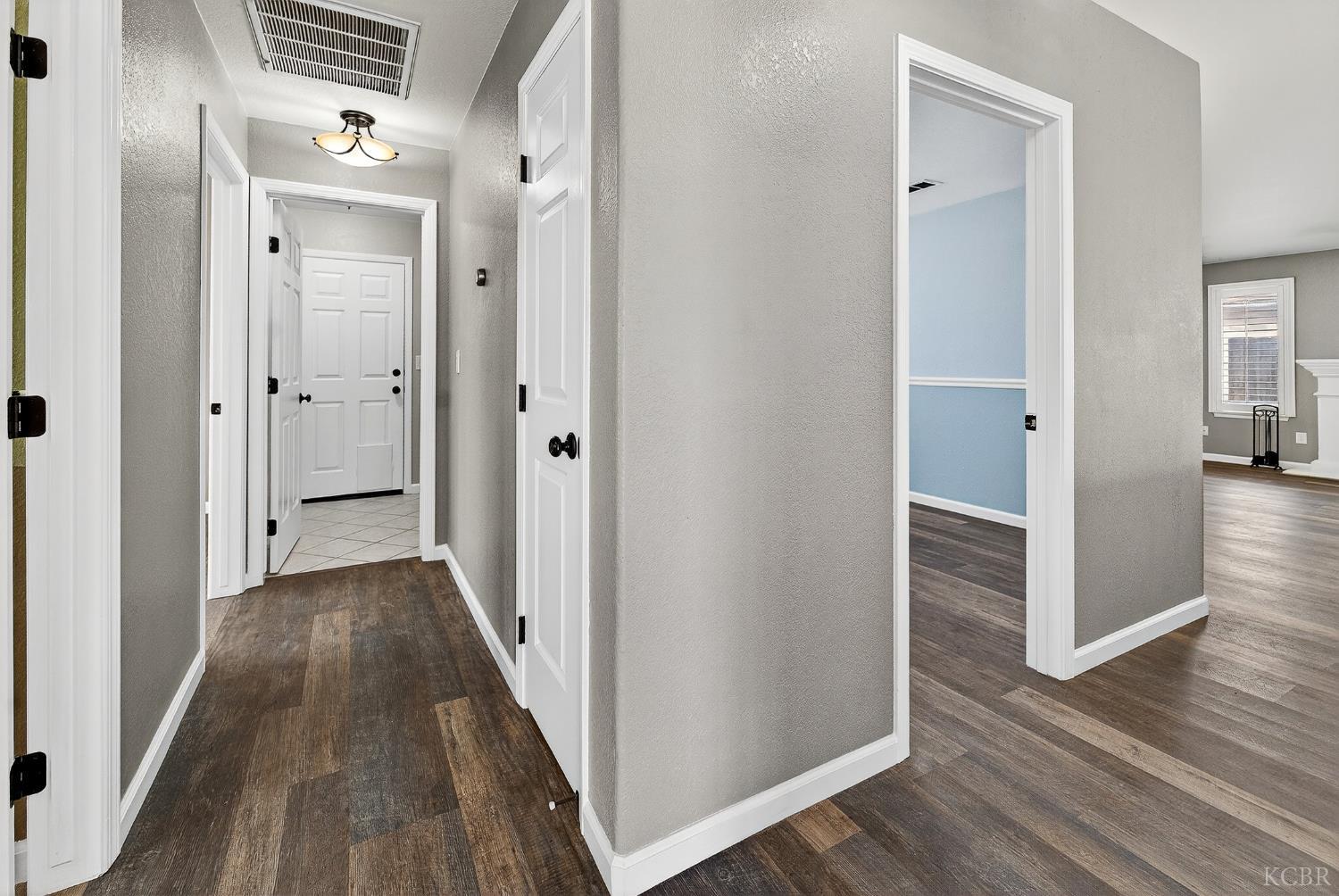 907 E Palm Dr, Hanford, CA 93230