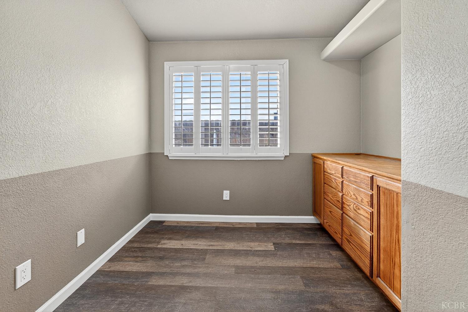 907 E Palm Dr, Hanford, CA 93230