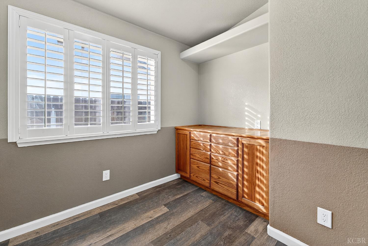 907 E Palm Dr, Hanford, CA 93230