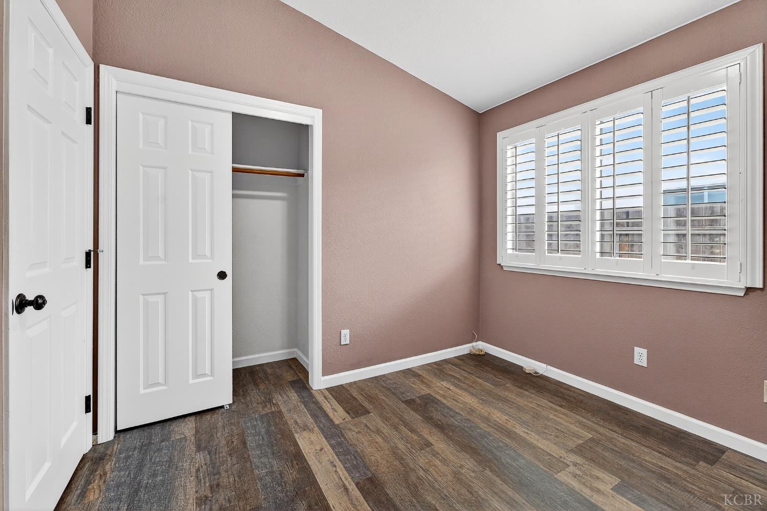 907 E Palm Dr, Hanford, CA 93230