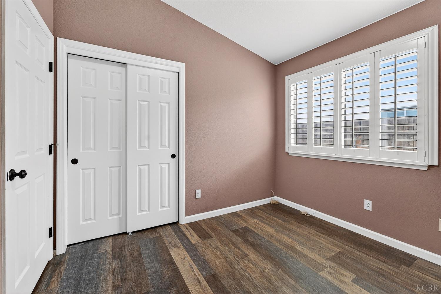 907 E Palm Dr, Hanford, CA 93230