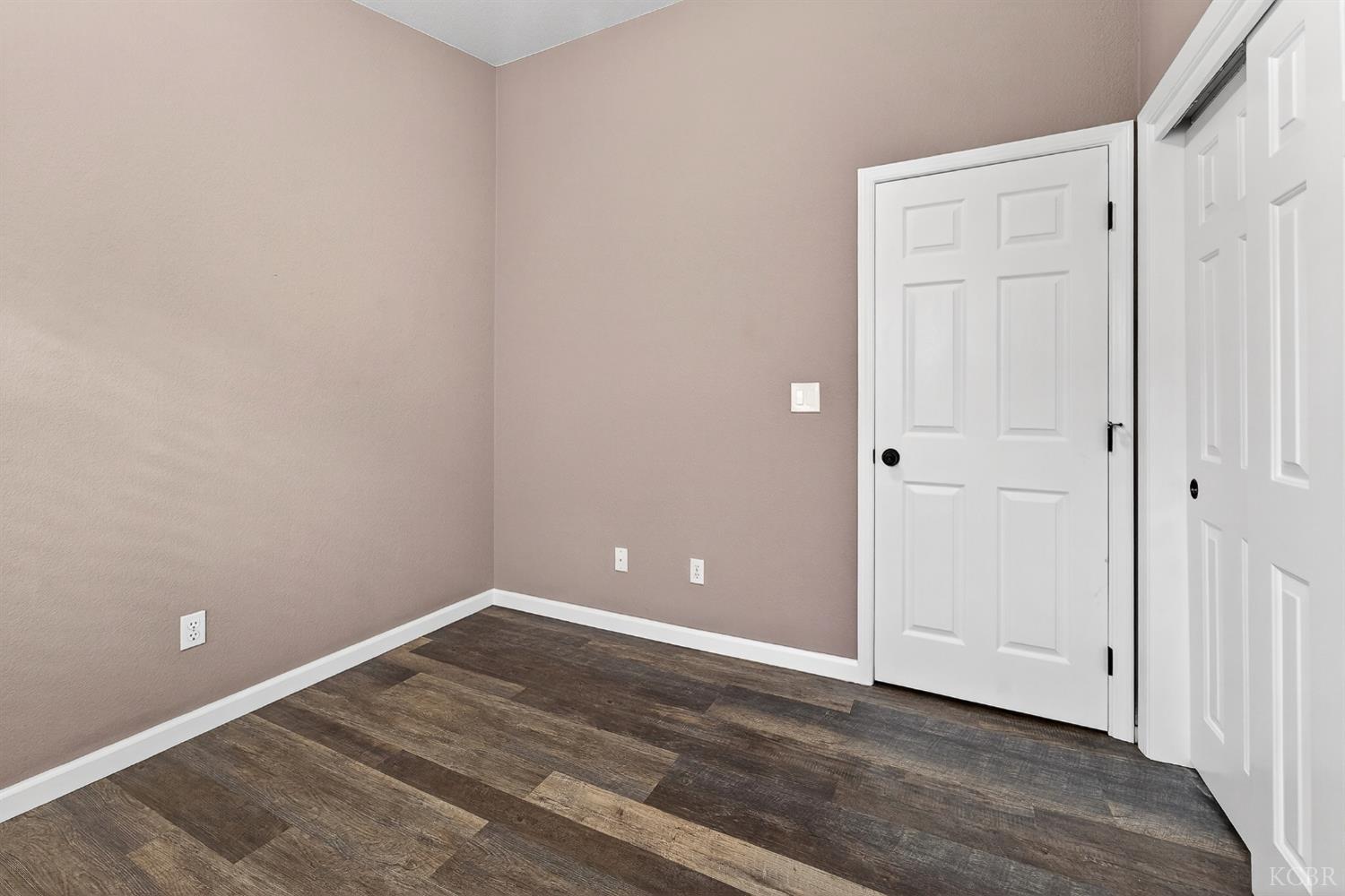 907 E Palm Dr, Hanford, CA 93230