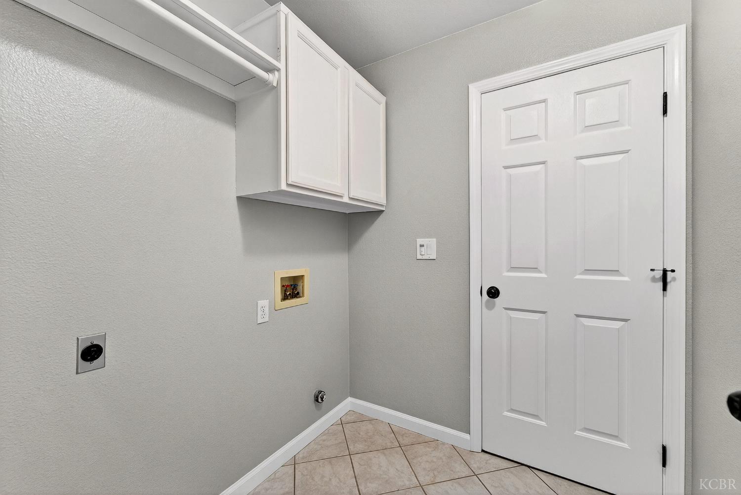 907 E Palm Dr, Hanford, CA 93230