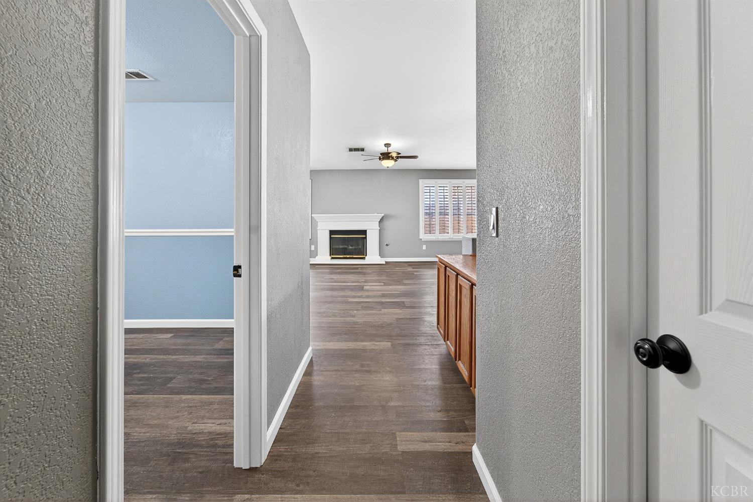 907 E Palm Dr, Hanford, CA 93230