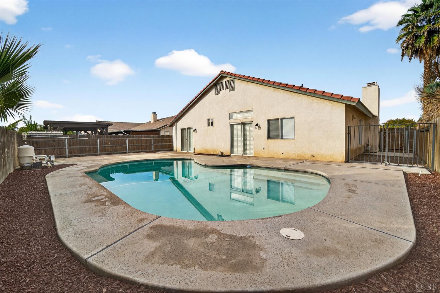 907 E Palm Dr, Hanford, CA 93230