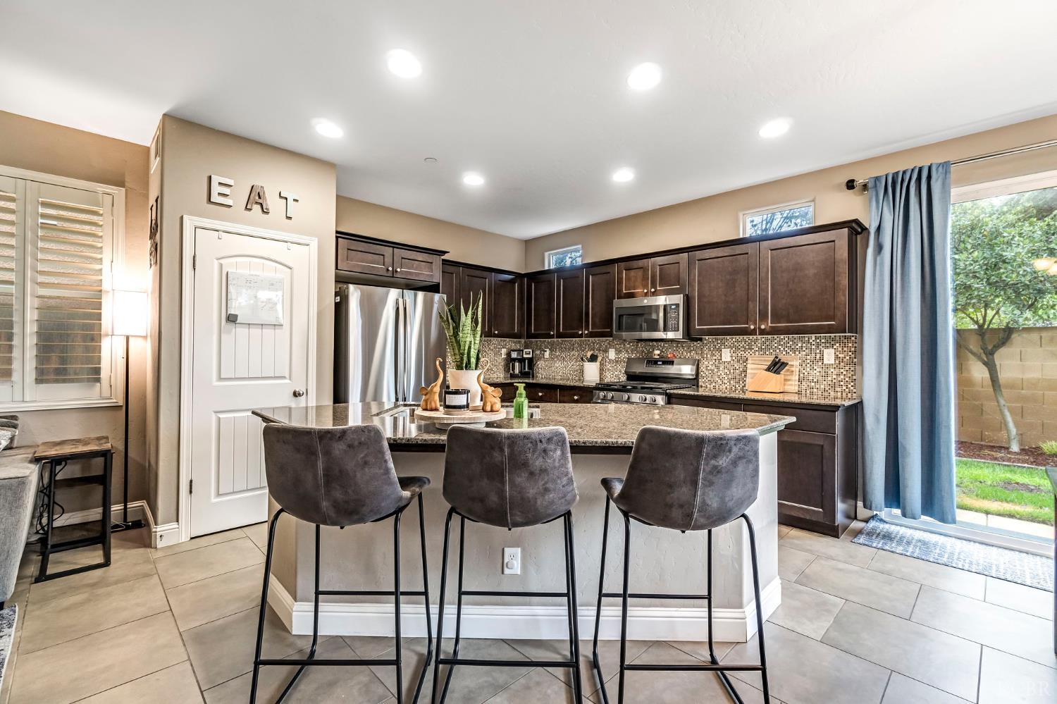 2470 Chardonnay Pl, Hanford, CA 93230